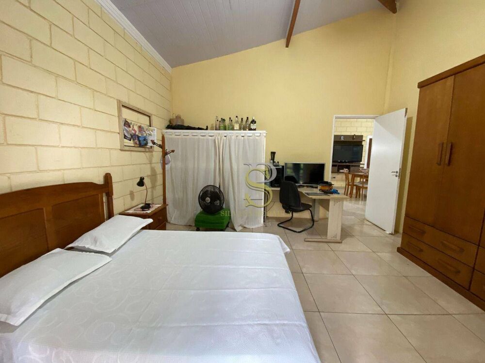 Sítio, 8 quartos, 9000 m² - Foto 1