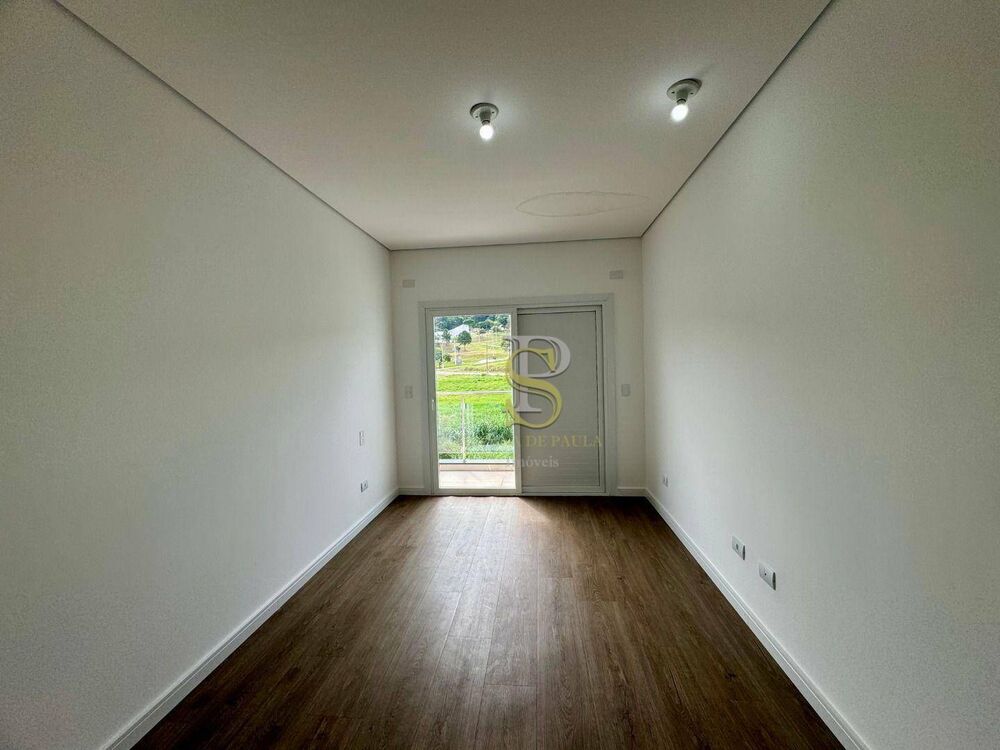 Casa à venda com 3 quartos, 283m² - Foto 2
