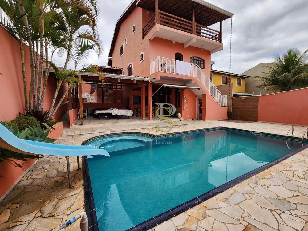 Casa, 4 quartos, 230 m² - Foto 1