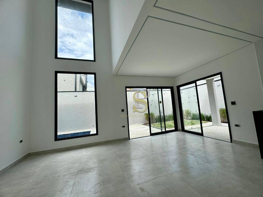Casa à venda com 3 quartos, 135m² - Foto 1