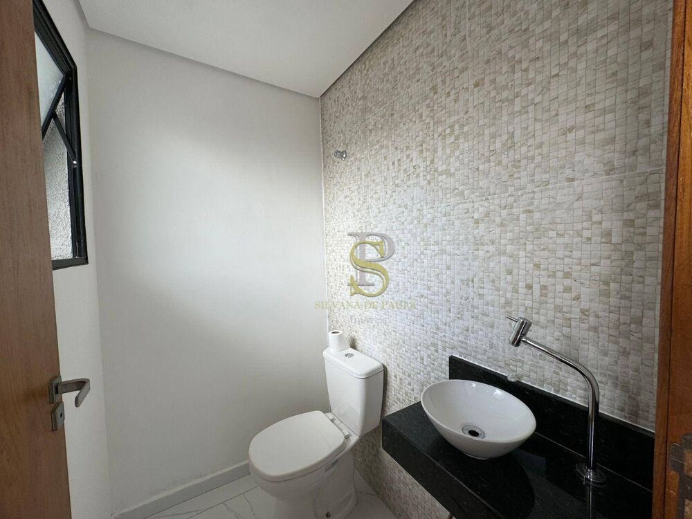 Casa à venda com 3 quartos, 130m² - Foto 1