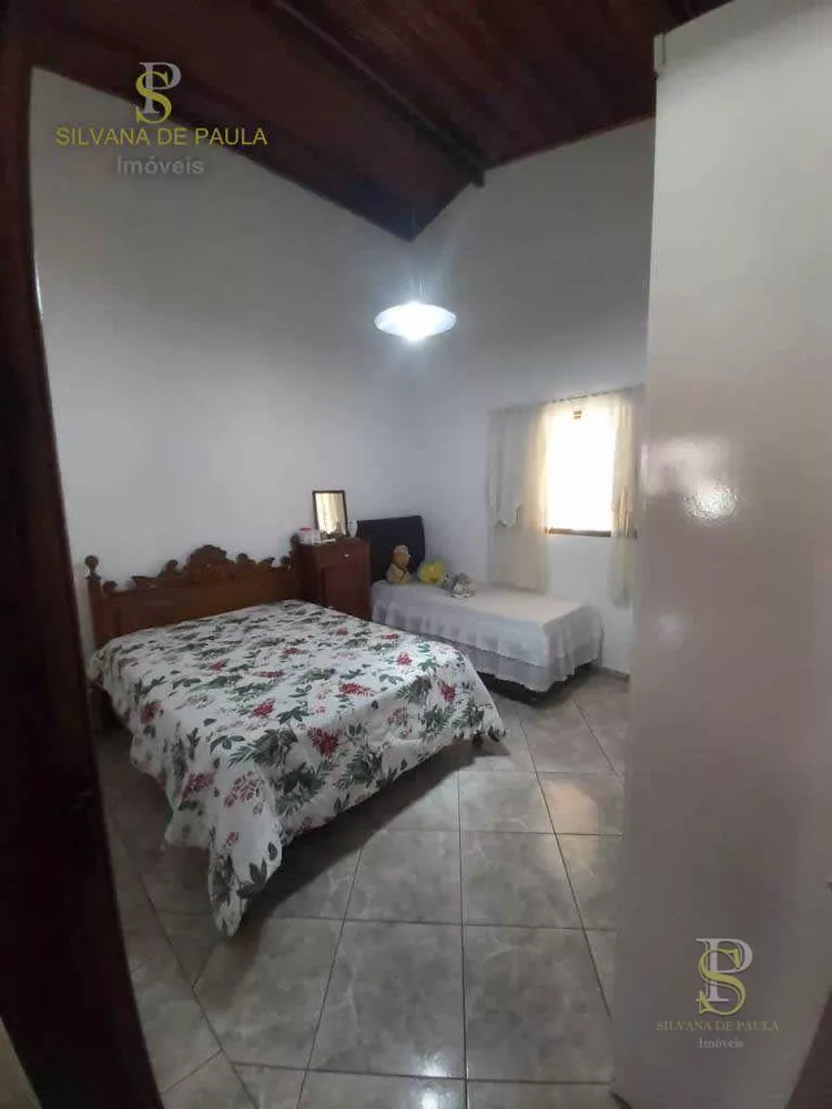 Chácara, 3 quartos, 2360 m² - Foto 1