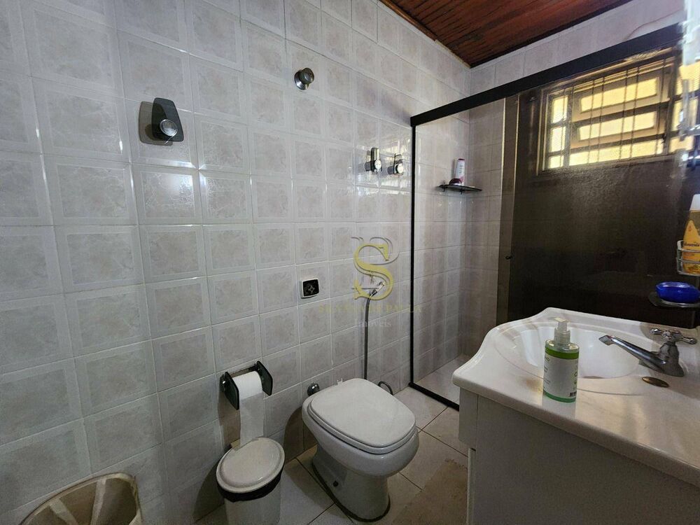 Chácara à venda com 3 quartos, 255m² - Foto 2