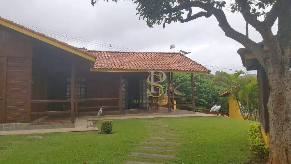 Chácara, 6 quartos, 2800 m² - Foto 1