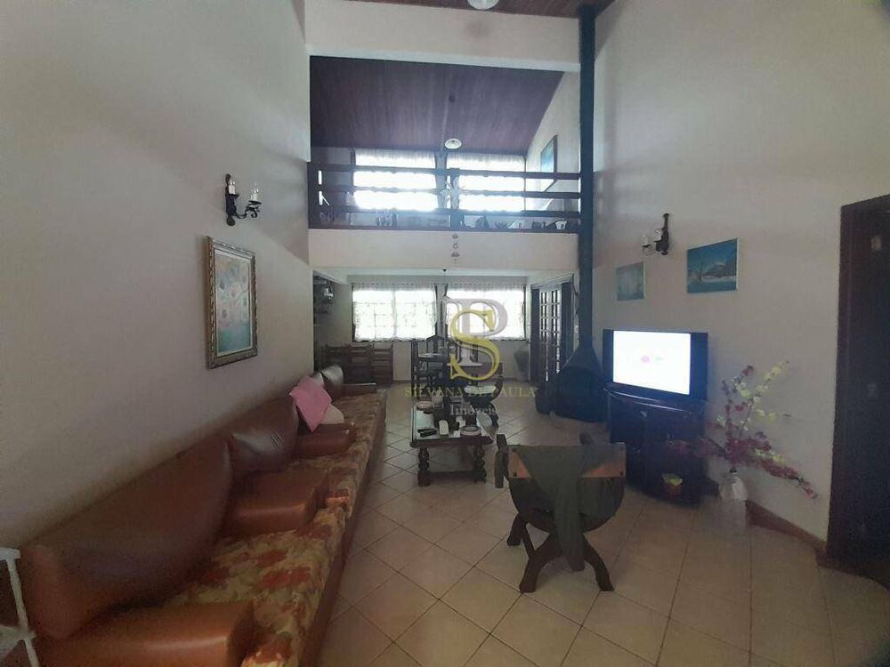 Chácara, 6 quartos, 8456 m² - Foto 1