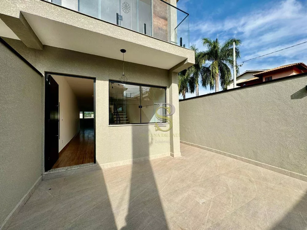 Casa à venda com 3 quartos, 110m² - Foto 2