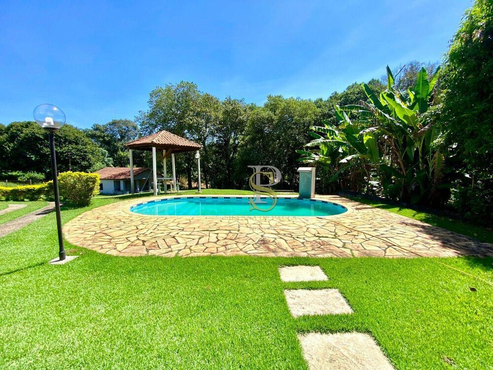 Chácara à venda com 4 quartos, 600m² - Foto 2