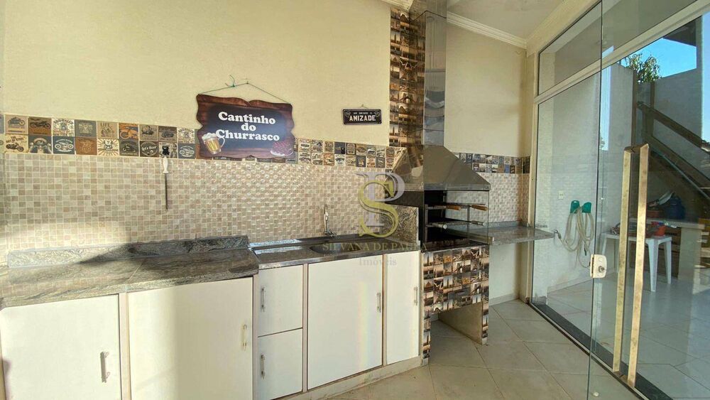 Casa de Condomínio à venda com 5 quartos, 350m² - Foto 2