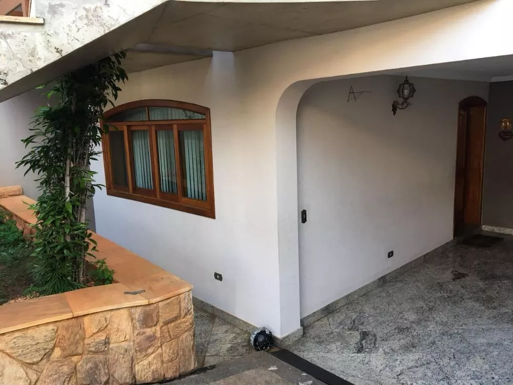 Casa à venda com 3 quartos, 239m² - Foto 2