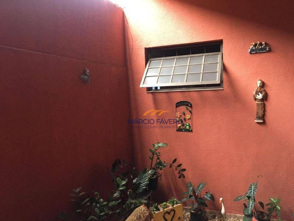 Casa à venda com 3 quartos, 185m² - Foto 1