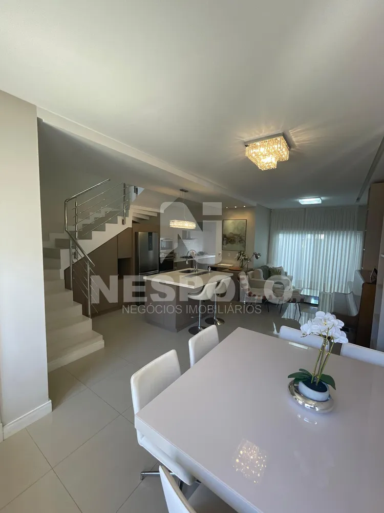 Casa, 3 quartos, 198 m² - Foto 1