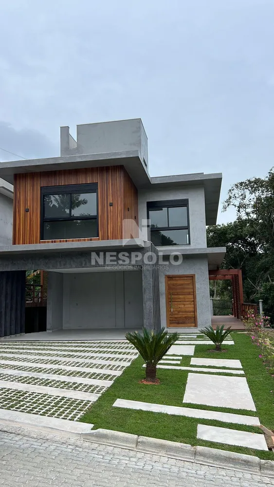 Casa, 3 quartos, 258 m² - Foto 1