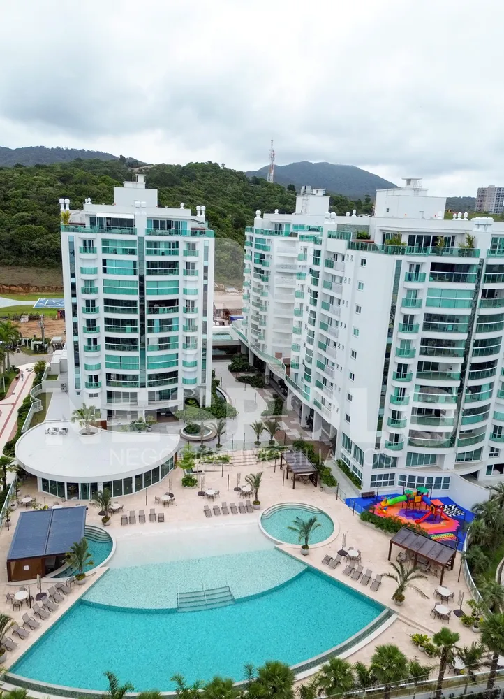 Apartamento, 3 quartos, 242 m² - Foto 1