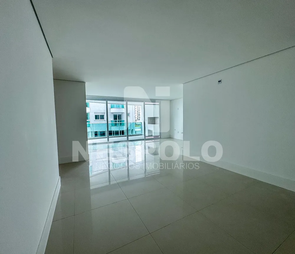 Apartamento, 3 quartos, 242 m² - Foto 2