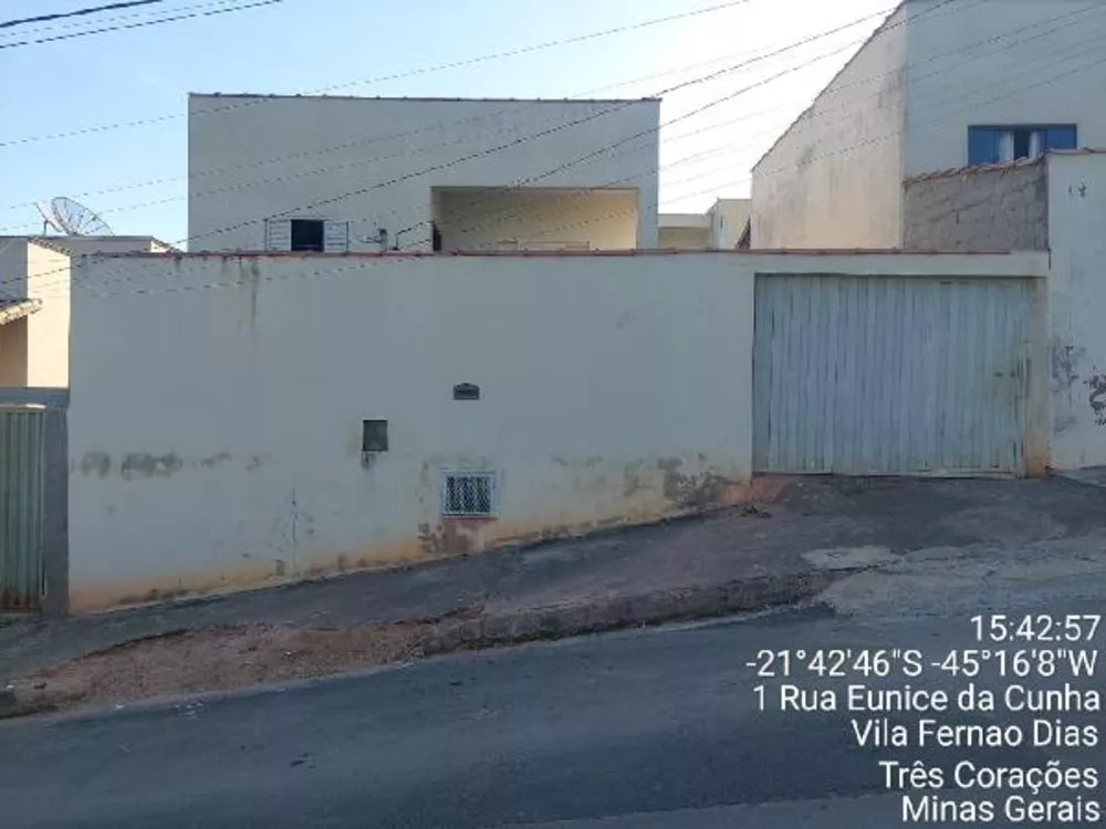 Casa à venda com 2 quartos, 200m² - Foto 1