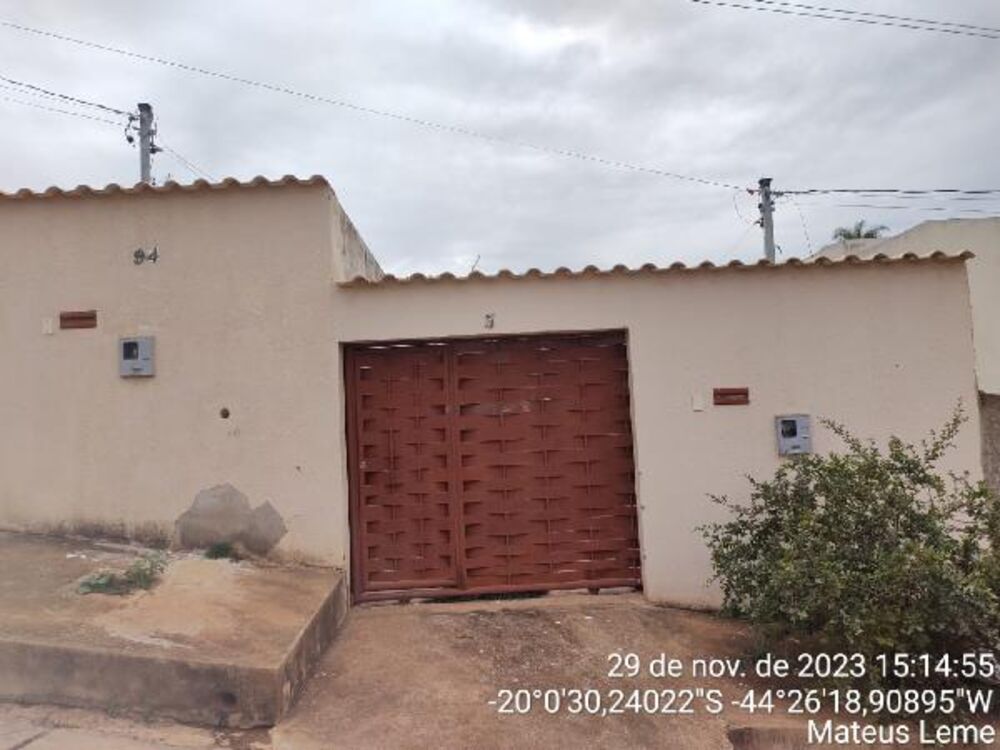 Casa à venda com 3 quartos, 120m² - Foto 1