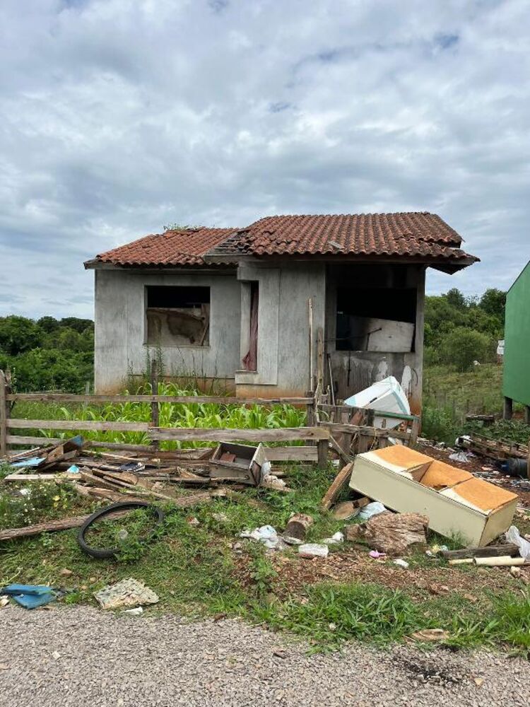 Casa à venda com 2 quartos, 250m² - Foto 1