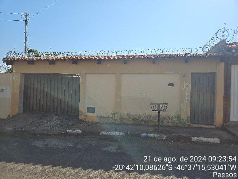 Casa à venda com 3 quartos, 200m² - Foto 1