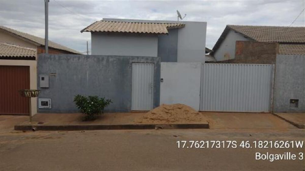 Casa à venda com 3 quartos, 200m² - Foto 1