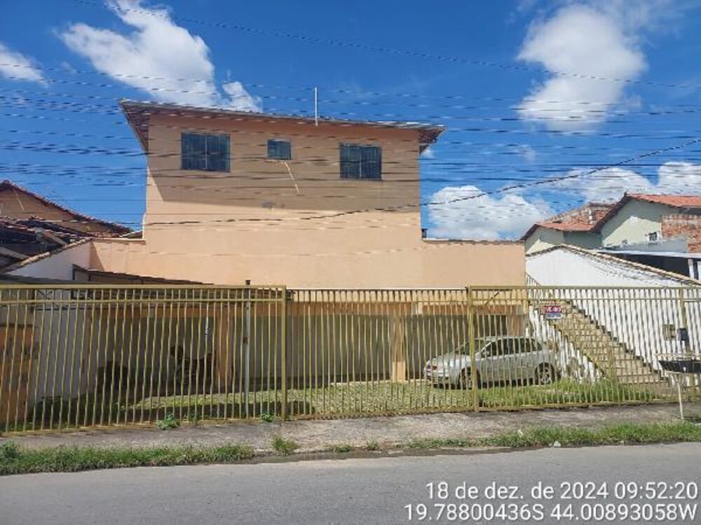 Casa à venda com 2 quartos, 67m² - Foto 1
