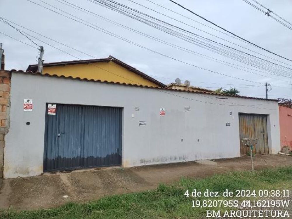 Casa à venda com 2 quartos, 181m² - Foto 1
