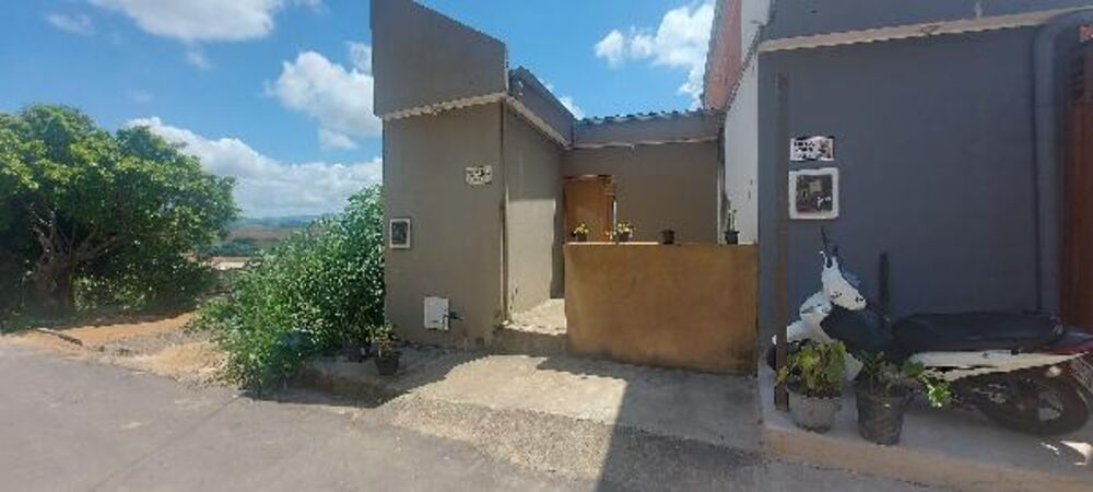 Casa à venda com 2 quartos, 99m² - Foto 1