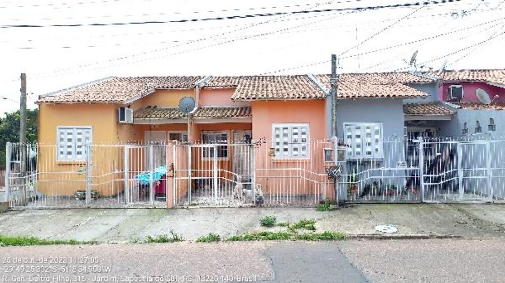Casa à venda com 2 quartos, 61m² - Foto 1