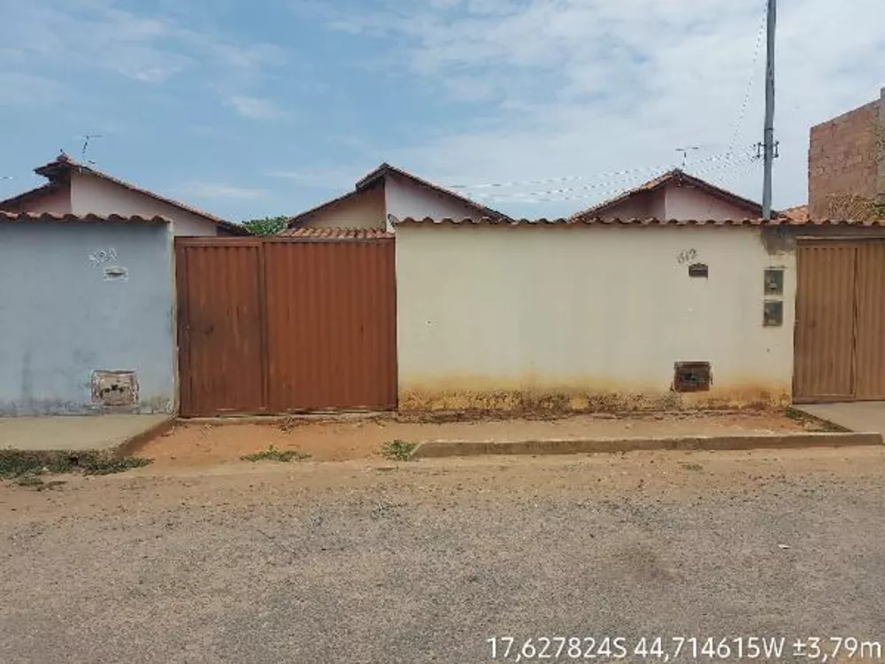 Casa à venda com 2 quartos, 180m² - Foto 1