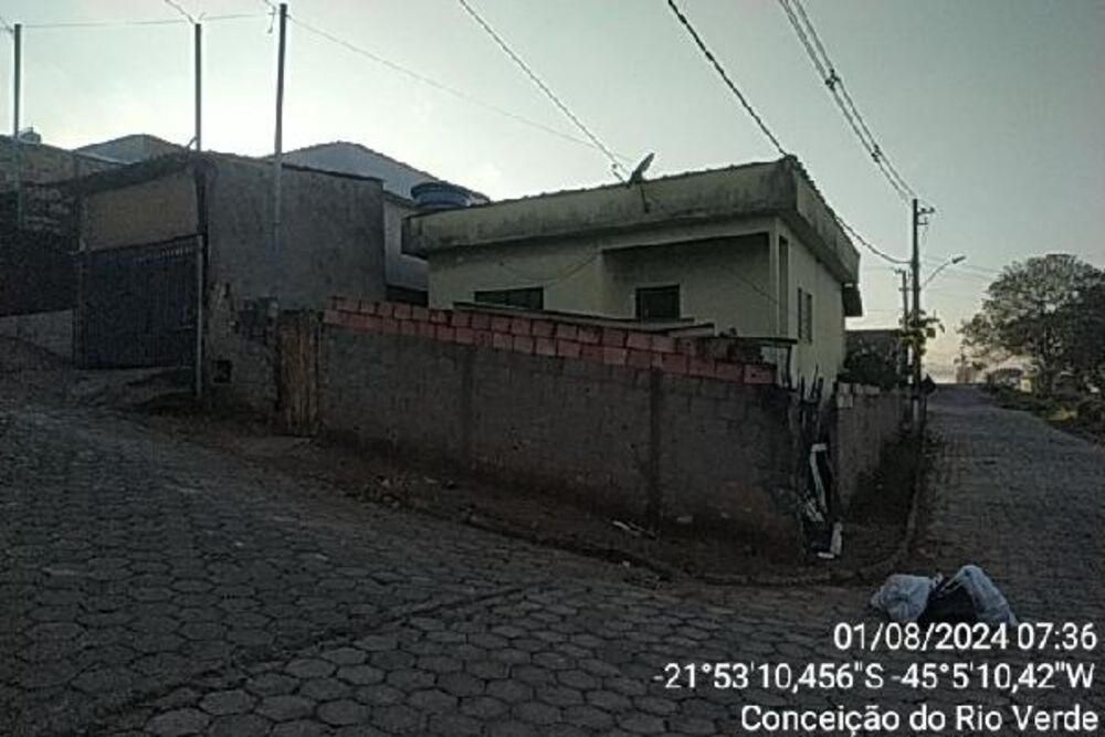 Casa à venda com 2 quartos, 230m² - Foto 1