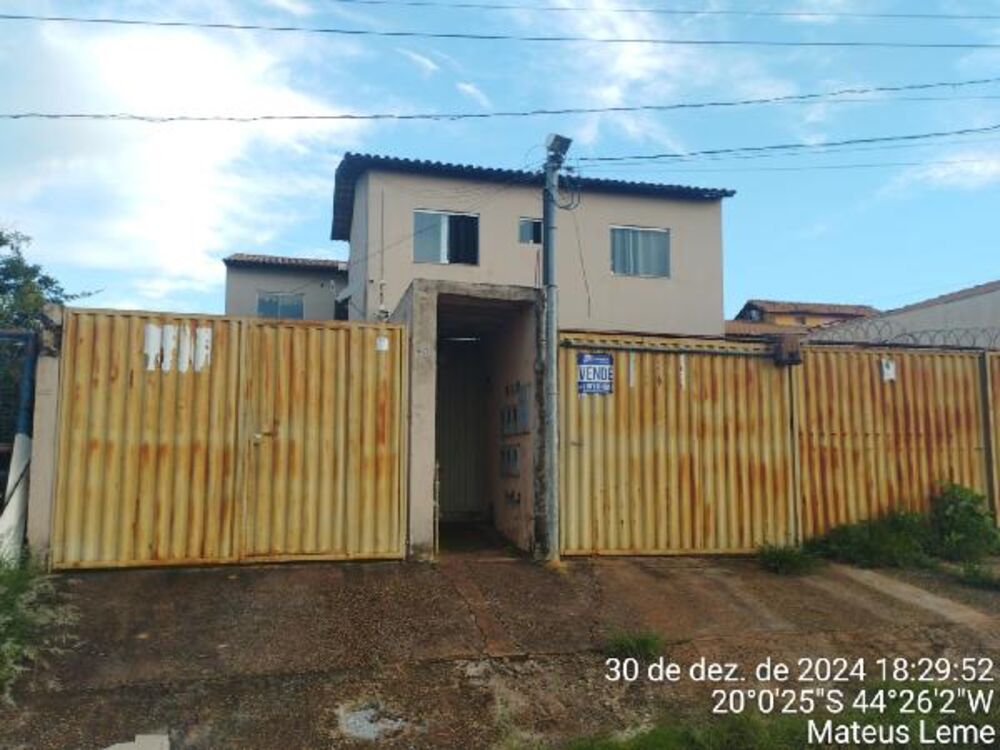 Casa à venda com 2 quartos, 53m² - Foto 1