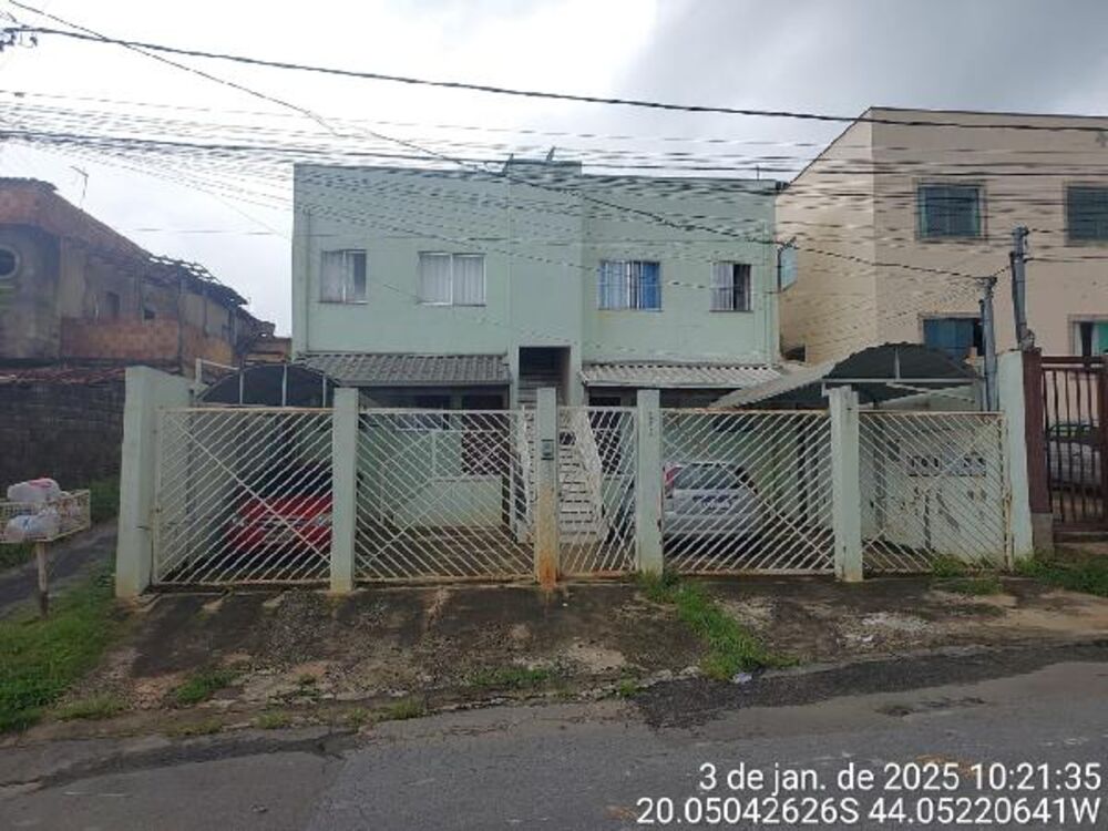 Casa à venda com 2 quartos, 61m² - Foto 1