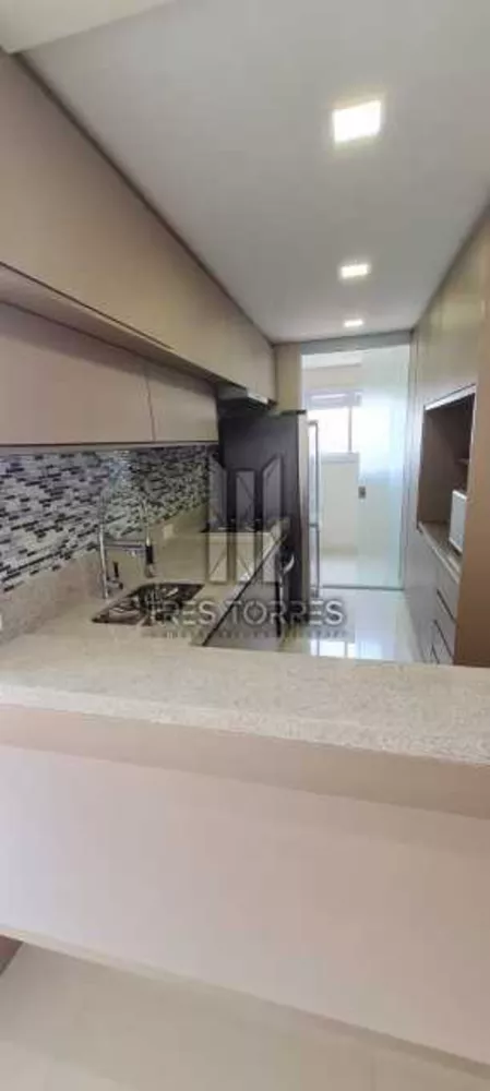 Apartamento à venda com 3 quartos, 180m² - Foto 2