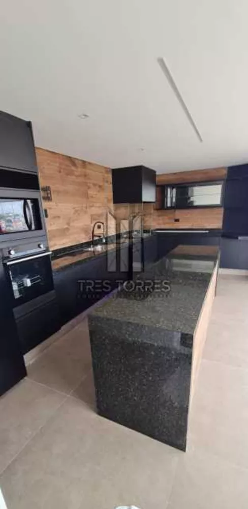 Apartamento à venda com 3 quartos, 180m² - Foto 1