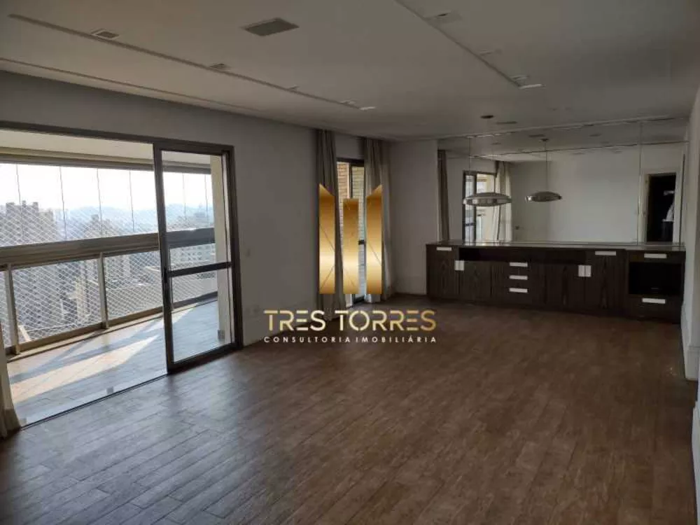 Apartamento à venda com 3 quartos, 215m² - Foto 1