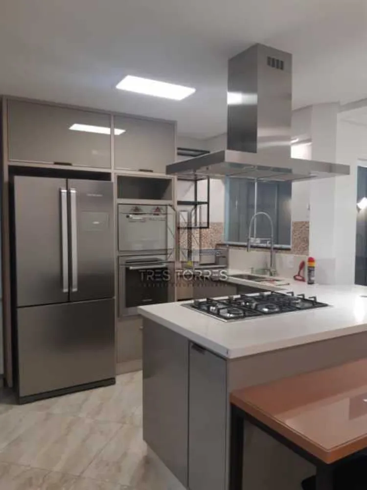 Casa, 3 quartos, 245 m² - Foto 1