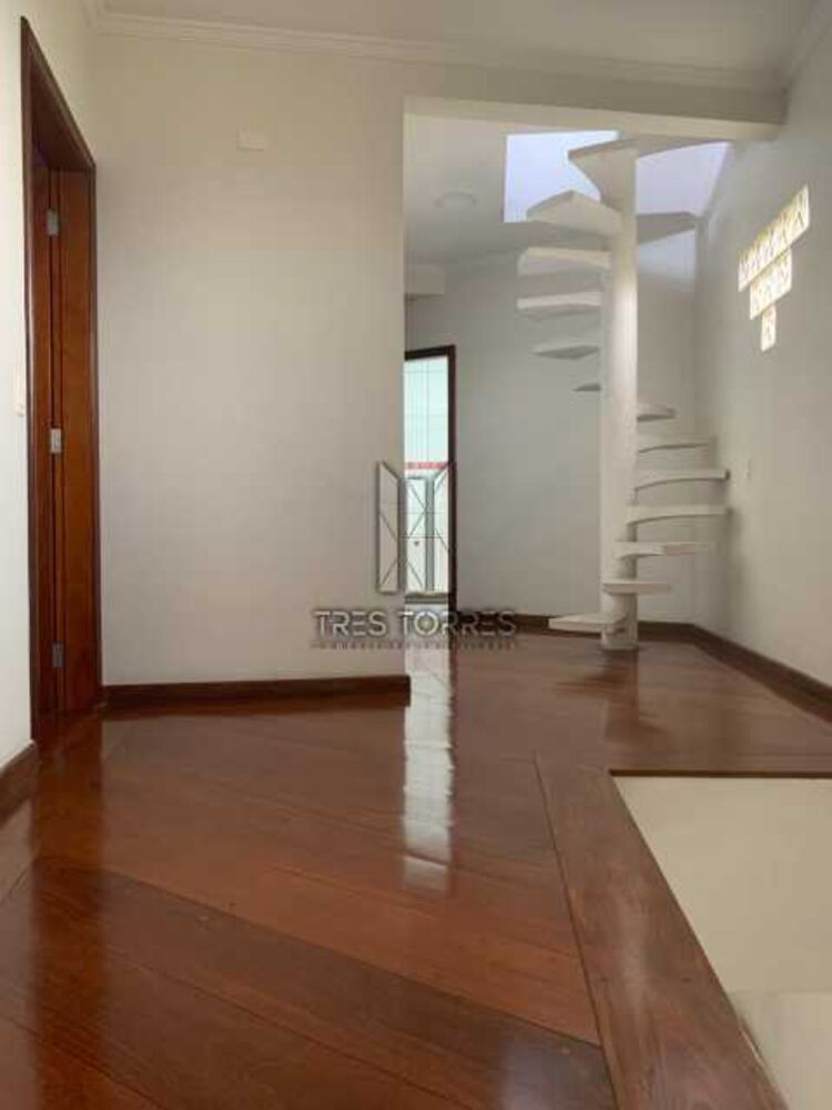 Casa à venda com 4 quartos, 328m² - Foto 2
