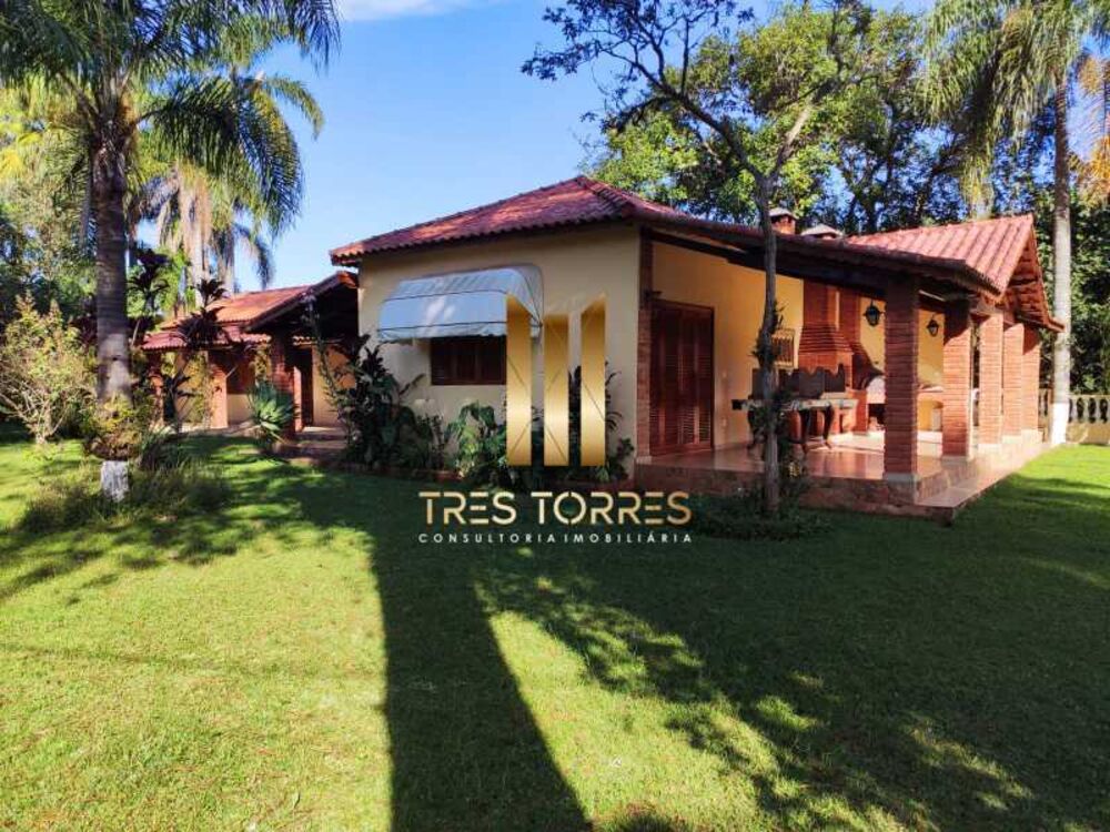 Chácara à venda com 3 quartos, 450m² - Foto 1