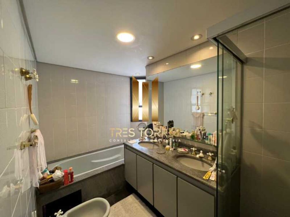 Apartamento, 3 quartos, 220 m² - Foto 2