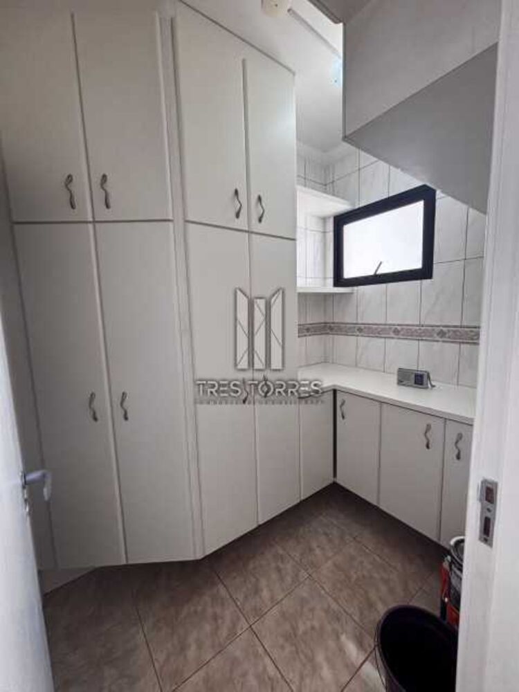 Apartamento para alugar com 3 quartos, 97m² - Foto 9