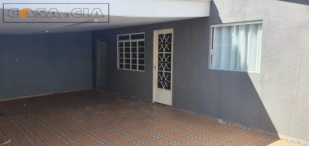 Casa à venda com 3 quartos, 200m² - Foto 1