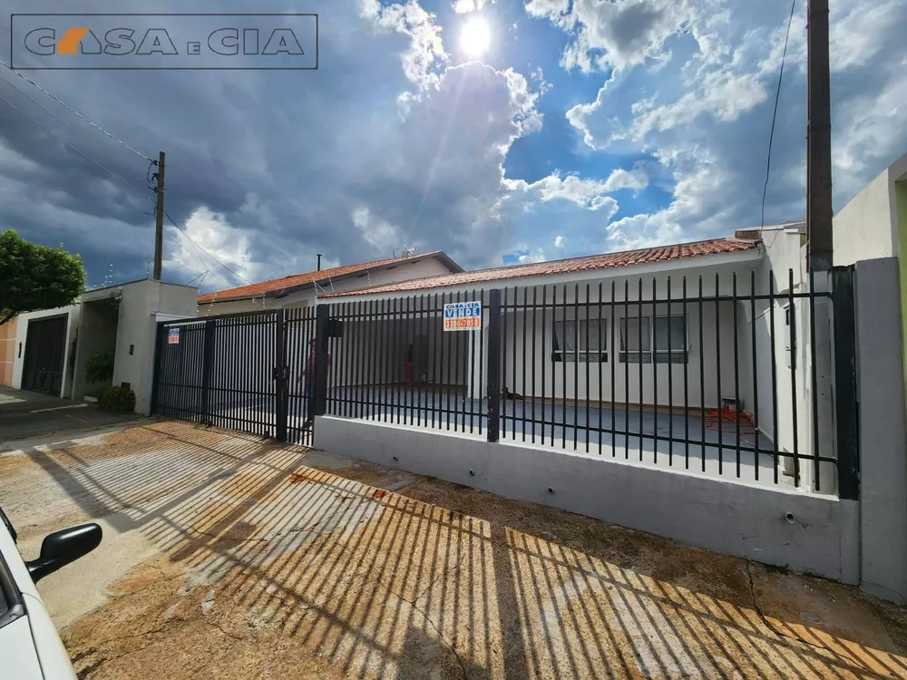 Casa à venda com 3 quartos, 200m² - Foto 1