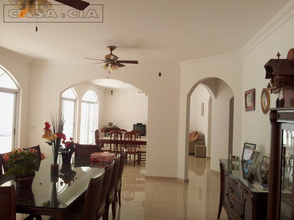 Casa à venda com 4 quartos, 730m² - Foto 2