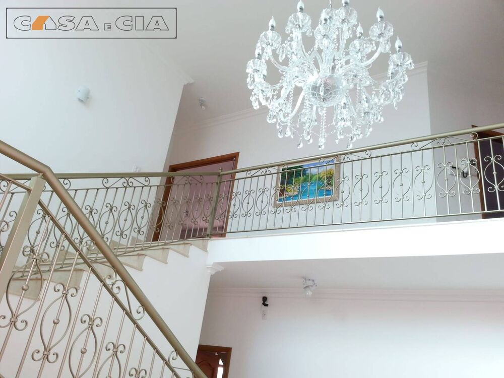 Casa à venda com 4 quartos, 730m² - Foto 1