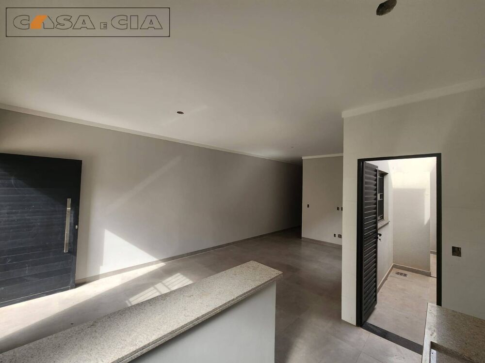 Casa à venda com 2 quartos, 64m² - Foto 2