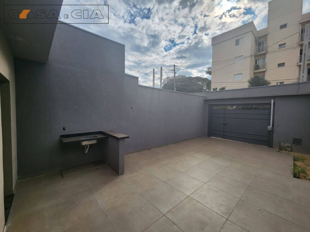 Casa à venda com 2 quartos, 64m² - Foto 1