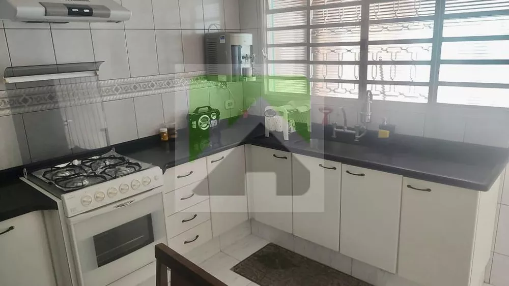 Casa à venda com 3 quartos, 208m² - Foto 1