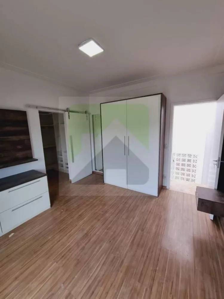 Sobrado à venda com 3 quartos, 300m² - Foto 2