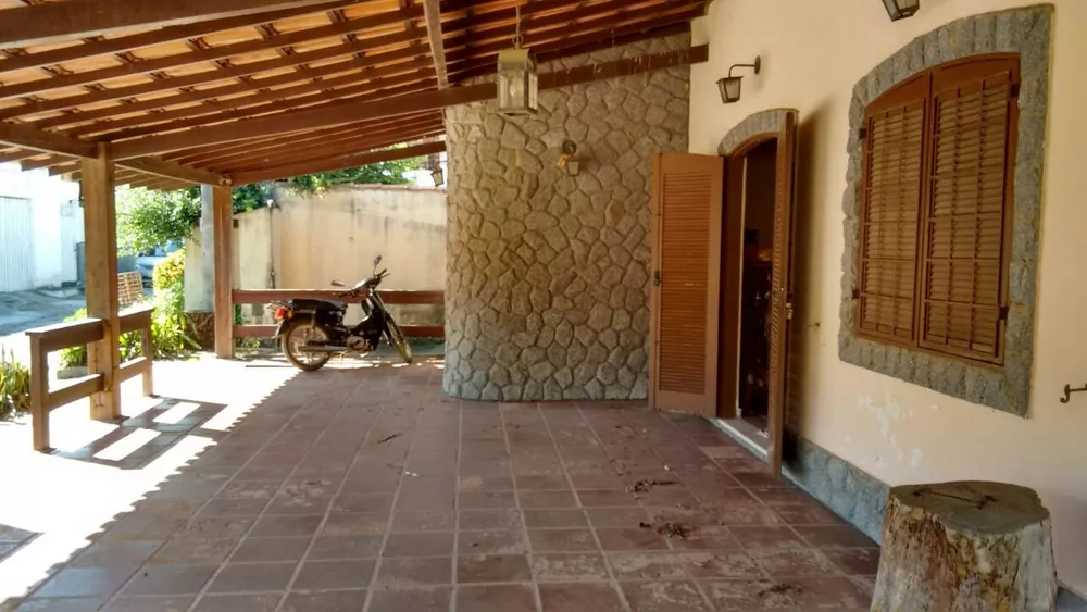 Casa à venda com 5 quartos, 220m² - Foto 2