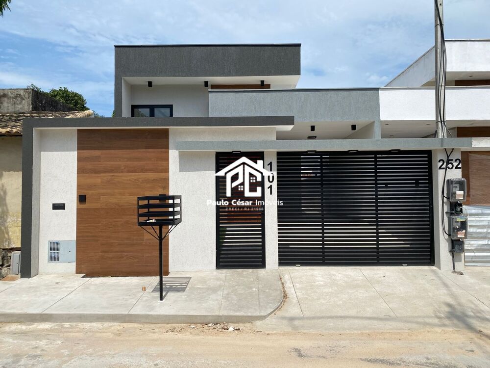 Casa à venda com 3 quartos, 225m² - Foto 1