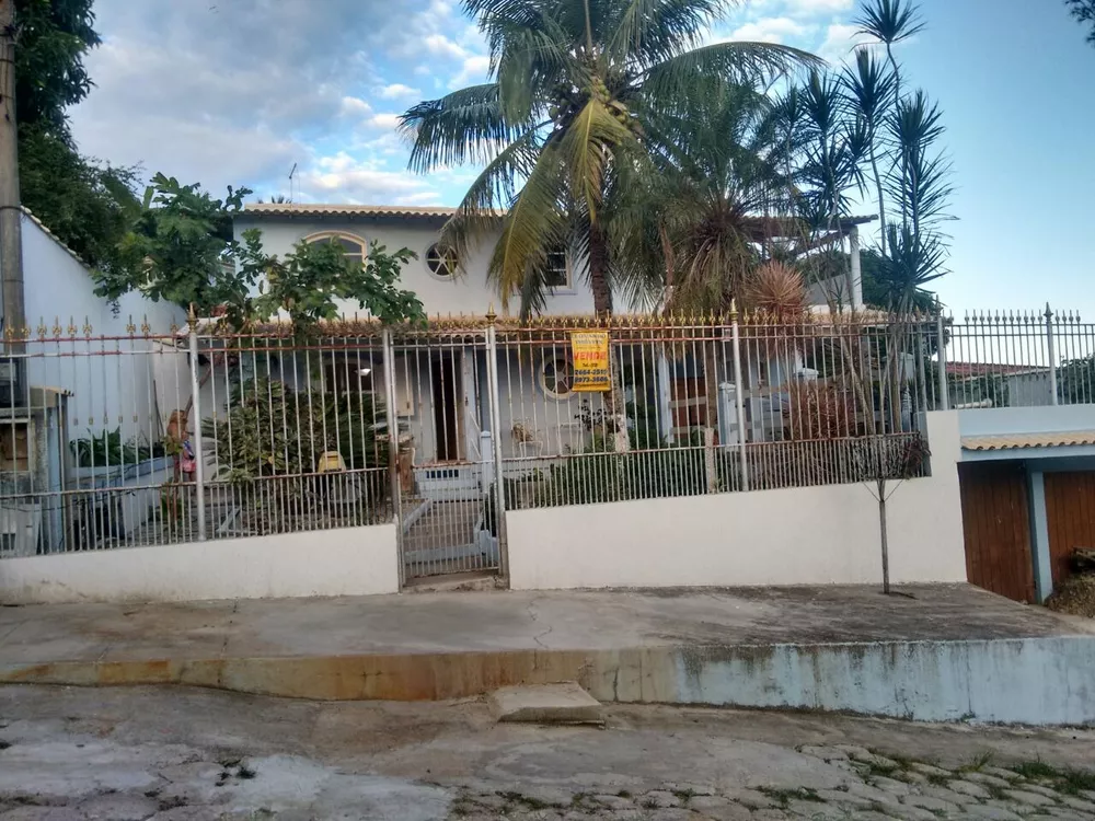 Casa à venda com 4 quartos, 400m² - Foto 1